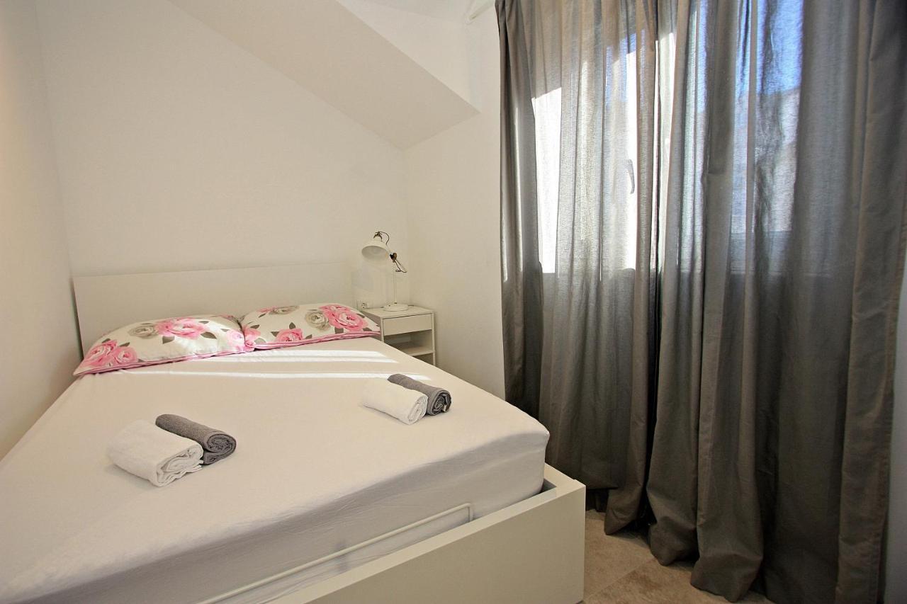Apartman Ivana Supetar Bagian luar foto